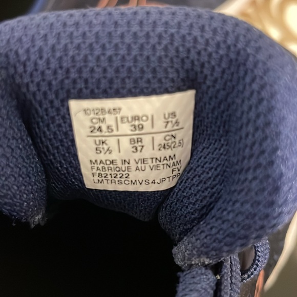 ASICS 👟 - Picture 5 of 5